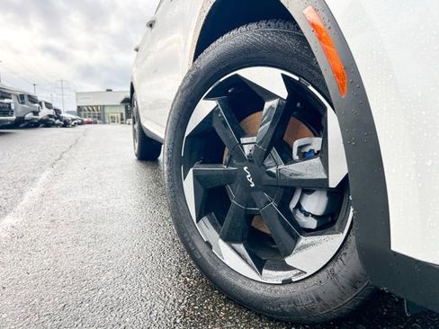 Used 2025 Kia Sorento EX w/ EX Panoramic Sunroof Package image 2