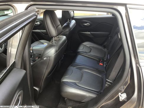 Used 2019 Jeep Cherokee Limited w/ Luxury Group image 15