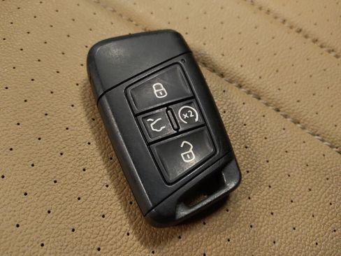Used 2022 Volkswagen Tiguan SE AWD/4WD image 32