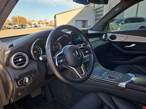 Used 2022 Mercedes-Benz GLC 300 GLC 300 image 2