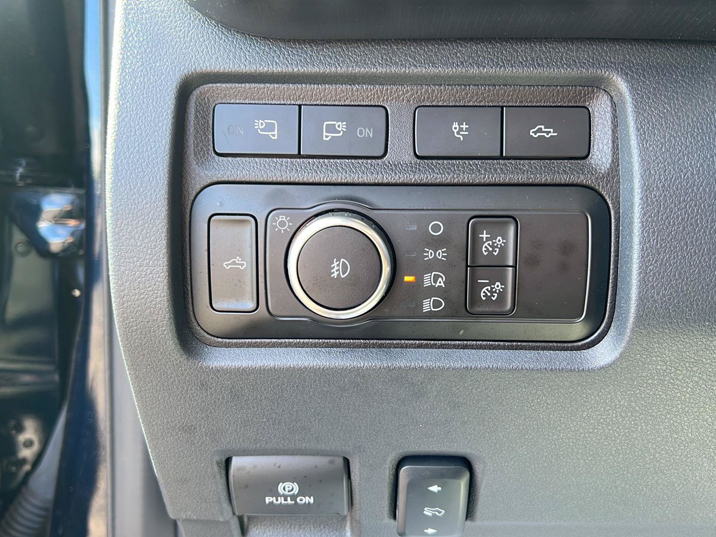 Used 2024 Ford F250 Platinum w/ FX4 Off-Road Package AWD/4WD image 8
