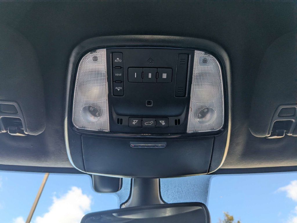 Used 2022 Dodge Durango R/T w/ Tow 'N Go Package AWD/4WD image 26