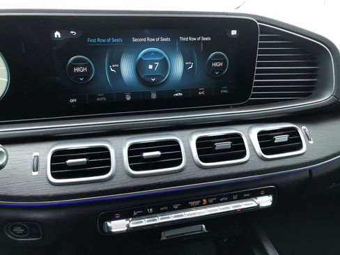 Used 2021 Mercedes-Benz GLS 450 4MATIC image 24