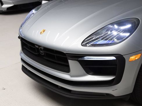 Certified 2024 Porsche Macan S AWD/4WD image 32