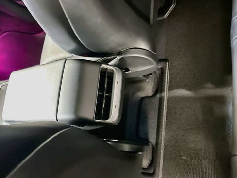 Used 2022 Tesla Model Y Performance AWD/4WD image 28