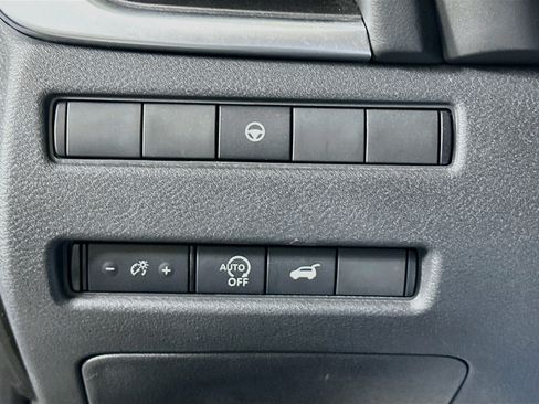 Used 2024 Nissan Rogue SV w/ SV Premium Package AWD/4WD image 17