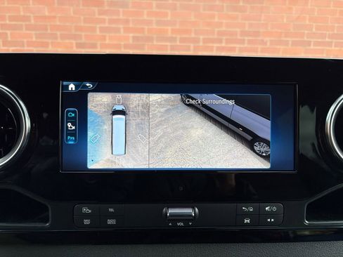 Used 2025 Mercedes-Benz Sprinter 2500 image 17