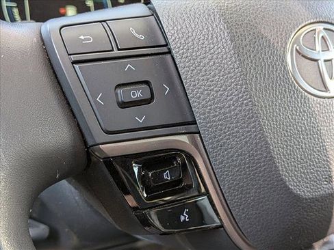 Used 2025 Toyota Camry SE w/ Convenience Package image 11