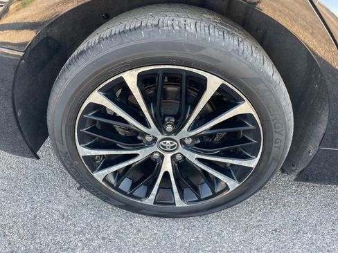 Used 2018 Toyota Camry SE w/ Convenience Package FWD image 9