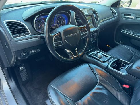 Used 2017 Chrysler 300 Limited AWD/4WD image 10