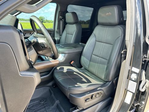 Used 2024 Chevrolet Silverado 2500 High Country w/ High Country Premium Package AWD/4WD image 11