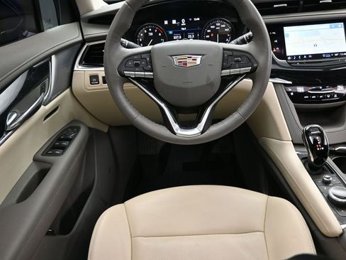 Used 2023 Cadillac XT6 Premium Luxury w/ Technology Package image 28