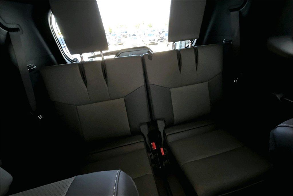 Used 2024 Lexus GX 550 w/ Accessory Package (Z1) AWD/4WD image 34