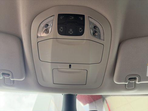 Used 2024 Chrysler Pacifica Touring-L image 37