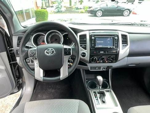 Used 2014 Toyota Tacoma 4x4 Double Cab w/ SR5 Package image 7