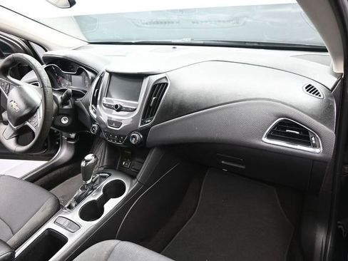 Used 2017 Chevrolet Cruze LT image 24
