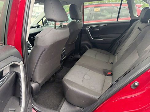 Used 2024 Toyota RAV4 XLE w/ Convenience Package FWD image 9
