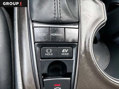 Certified 2022 Toyota Camry SE image 32