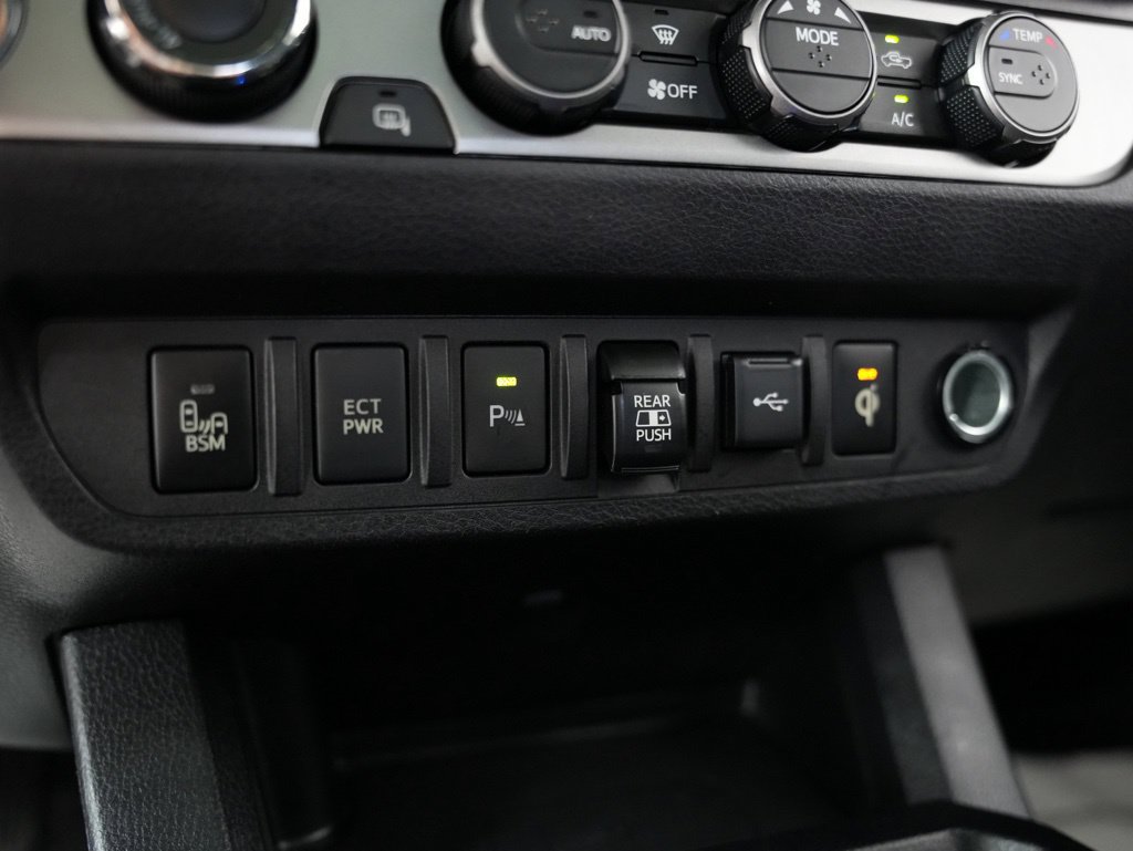 Used 2020 Toyota Tacoma Limited AWD/4WD image 30