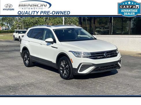 Used 2022 Volkswagen Tiguan SE FWD image 1