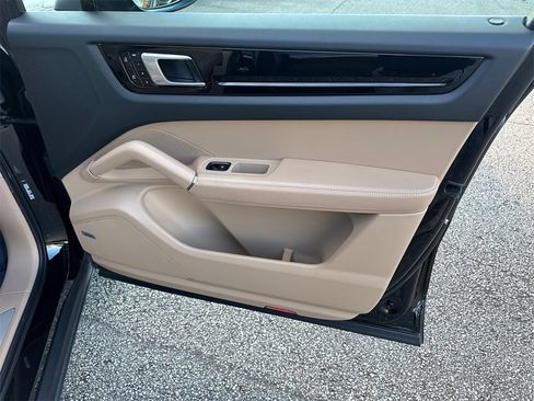 Used 2021 Porsche Cayenne Coupe image 14