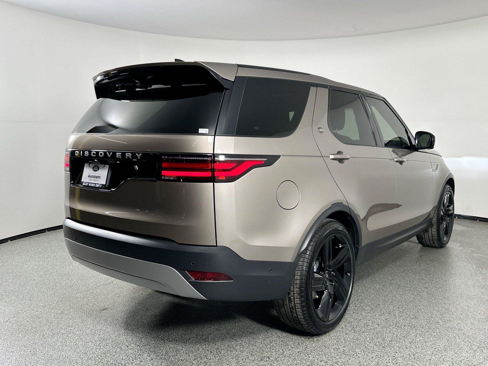 Certified 2025 Land Rover Discovery S AWD/4WD image 6