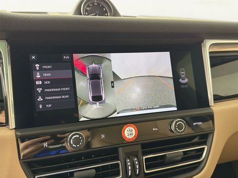 Certified 2026 Porsche Macan AWD/4WD image 23