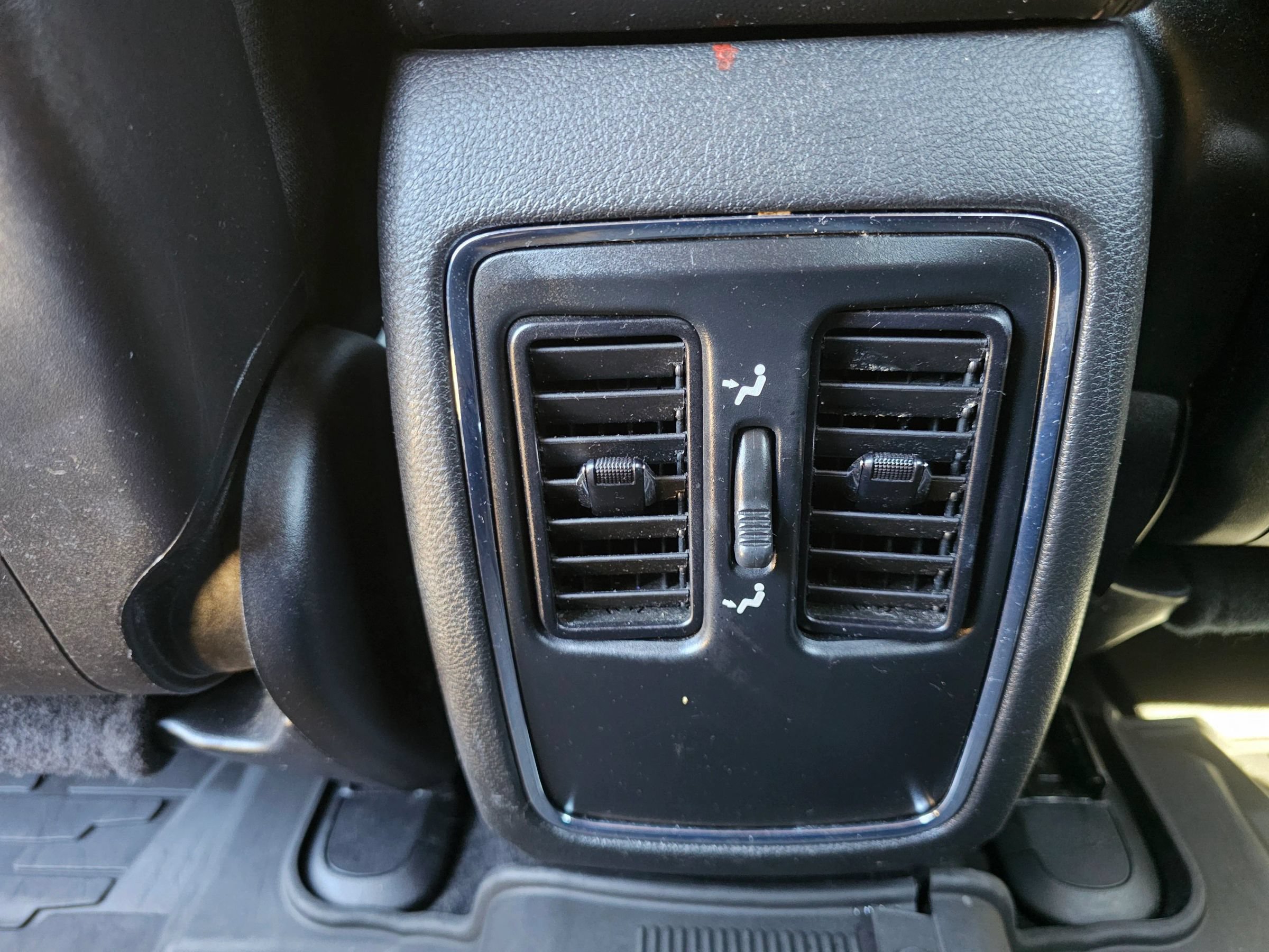 Used 2021 Jeep Grand Cherokee Laredo AWD/4WD image 19