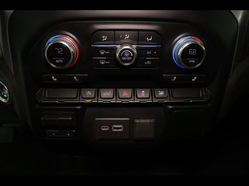 Used 2019 GMC Sierra 1500 SLE w/ SLE Value Package AWD/4WD image 16