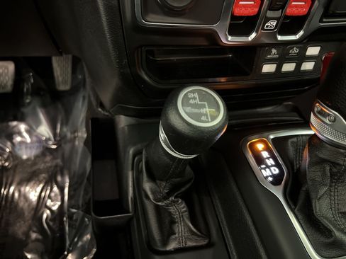 Used 2021 Jeep Wrangler Unlimited Sport AWD/4WD image 31