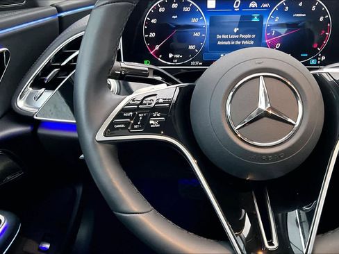 Used 2025 Mercedes-Benz E 350 4MATIC Sedan image 23
