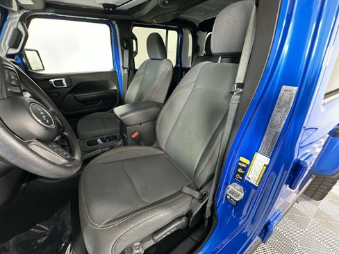 Used 2025 Jeep Gladiator Sport AWD/4WD image 11