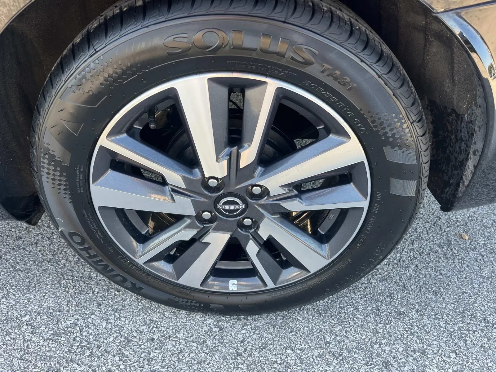 Used 2023 Nissan Versa SV FWD image 11