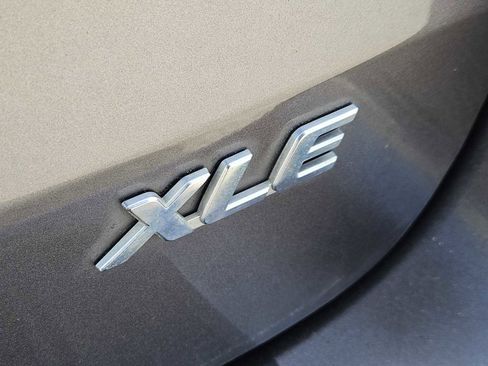 Used 2012 Toyota Sienna XLE image 11