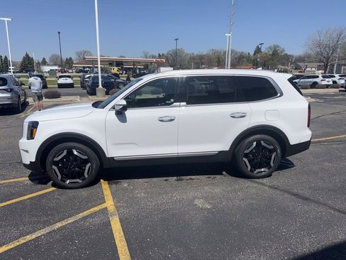 Used 2025 Kia Telluride S image 4