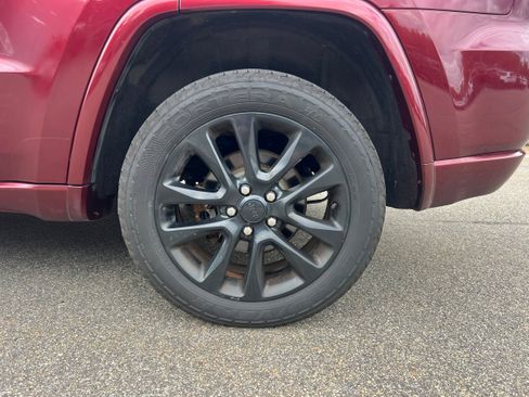 Used 2020 Jeep Grand Cherokee Altitude AWD/4WD image 9