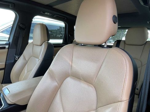 Used 2016 Porsche Cayenne AWD/4WD image 10