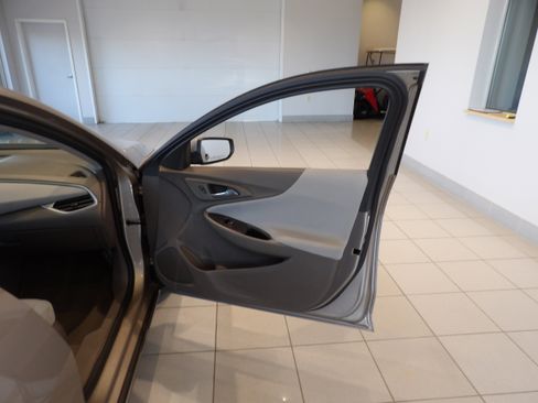 Used 2022 Chevrolet Malibu LT FWD image 19