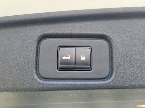 Used 2024 Nissan Pathfinder SL w/ SL Premium Package FWD image 9