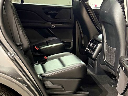 Used 2023 Lincoln Aviator 2WD w/ Premium Package image 60