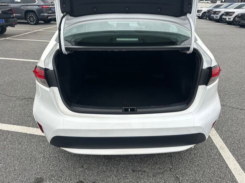 Used 2022 Toyota Corolla LE image 18