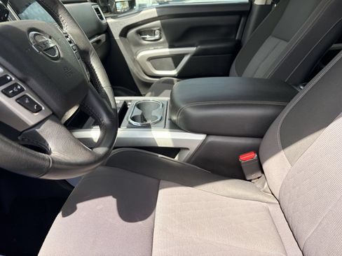 Used 2021 Nissan Titan SV w/ SV Convenience Package AWD/4WD image 17