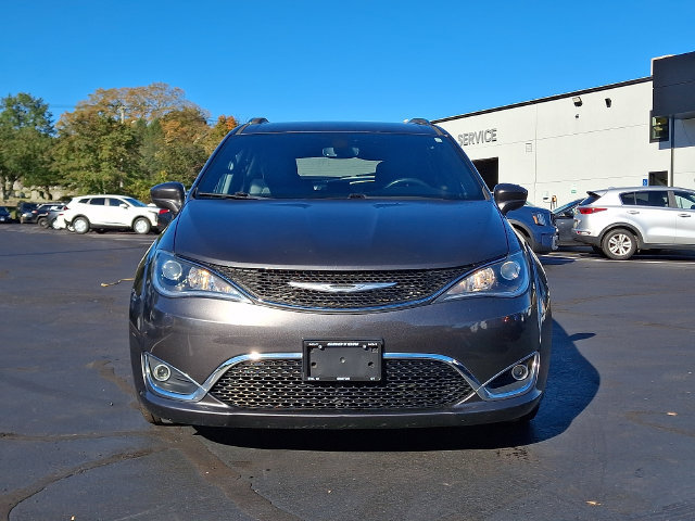 Used 2020 Chrysler Pacifica Touring-L FWD image 2