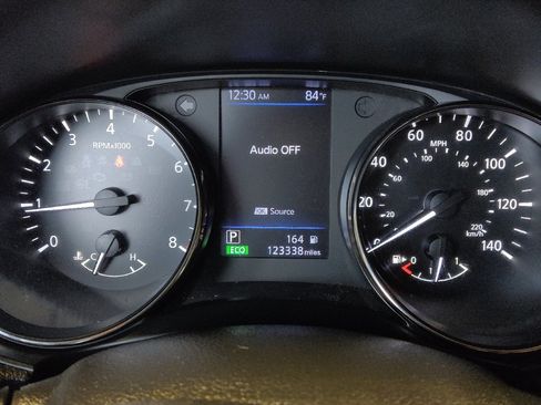 Used 2019 Nissan Rogue SV FWD image 23
