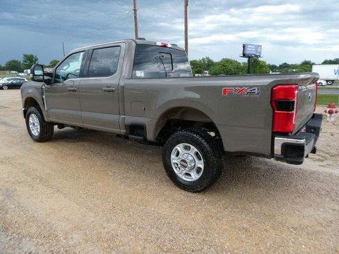 New 2026 Ford F250 XLT w/ XLT Premium Package AWD/4WD image 9