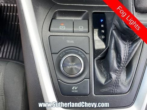 Used 2021 Toyota RAV4 XLE AWD/4WD image 32