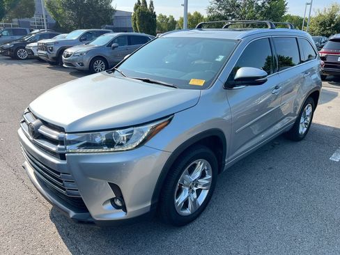 Used 2019 Toyota Highlander Limited FWD image 1