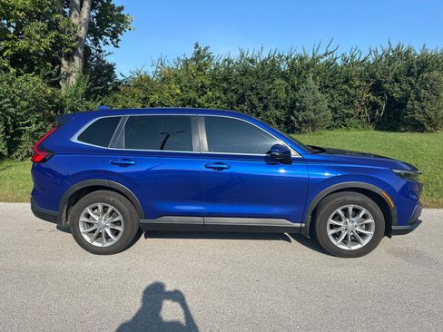 Used 2023 Honda CR-V EX image 3