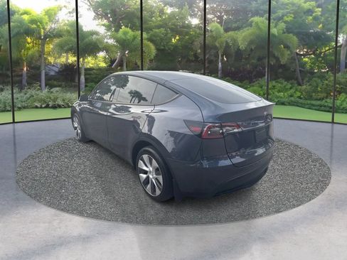 Used 2022 Tesla Model Y Long Range AWD/4WD image 7