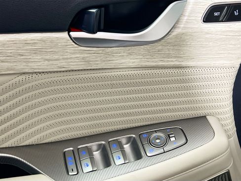 Used 2024 Hyundai Palisade Calligraphy image 16